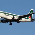 Aéroport: Toulouse-Blagnac: ALITALIA EXPRESS: EMBRAER ERG-170/175. EI-DFH: MSN: 17000009.