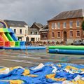 TREIZE STRUCTURES GONFLABLES PLACE VICTORE HUGO : COMME UN PETIT AIR DE PLAGE.