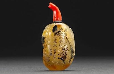 An inscribed agate snuff bottle. 18th Century Style