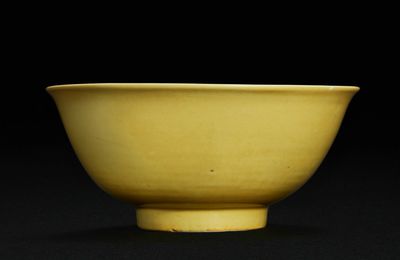 A yellow-glazed bowl, Mark and period of Wanli 