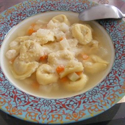 Brodo con tortellinis