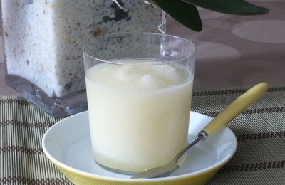 Granizado de limón y tapa mermeladas de punto de cruz