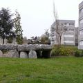 Le HLM et le dolmen