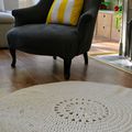 Petit tapis rond au crochet avec le fil Hooked Zpaghetti