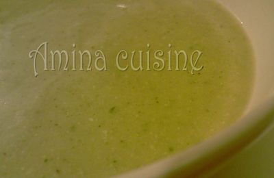 Velouté de courgette, curry et fromage