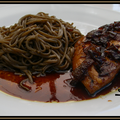 Poulet sauce de soja sucrée et nouilles Soba