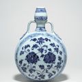 ‘Pilgrim’ flask with flowers. Porcelain with underglaze cobalt-blue decoration. Ming dynasty, Yongle period, AD 1403–24