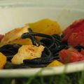 Spaghettis noires au calamar et mangue