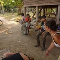 Arret dans le village de Toum-gnai...et rencontre avec Silakphet un laotien parlant francais.