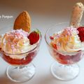 Glace vanille avec des fraises parfumées à la liqueur de basilic