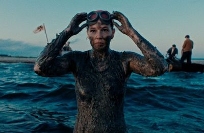 [CRITIQUE ] Sally Bauer, à contre courant ; nager pour s'affranchir des carcans 