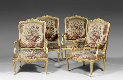 Important mobilier de salon en bois redoré. Les six fauteuils d'époque Louis XV