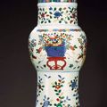 A very rare large late Ming wucai temple vase, Wanli six-character mark in a line and of the period (1573-1619)