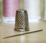 *Une demoiselle sur un fil*