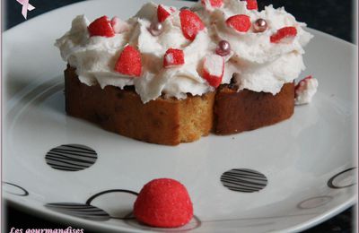 Cake aux fraises séchées, chantilly Tagada