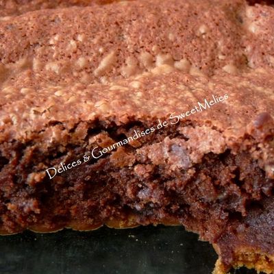 Délicieux gâteau au chocolat sur lit de spéculoos