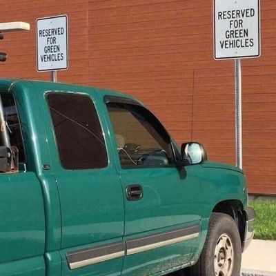 MA VOITURE EST VERTE