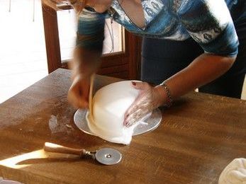 Initiation à la pâte à  sucre pour mon amie Brigitte