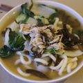 Recette asiatique : soupe de nouilles udon aux algues et petites crevettes.