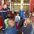 Une joyeuse visite à la caserne des pompiers! 