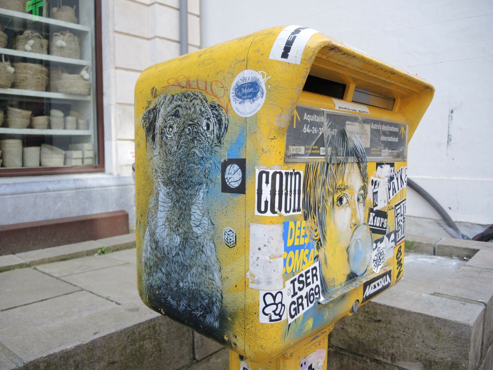 Bayonne, place Pasteur, graf C215 (64)