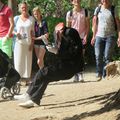 Une statue vivante au Park Güell à Barcelone le 29 avril 2014