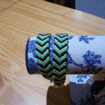 double chevron jaune, vert & noir 2 € 