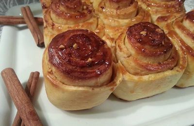 Cinnamon Rolls / Brioche roulée à la cannelle-Amandes, Nappage Caramel Beurre Salé