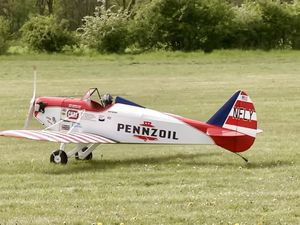 Un Fly Baby, un jet lors d’un meeting aéromodélisme.