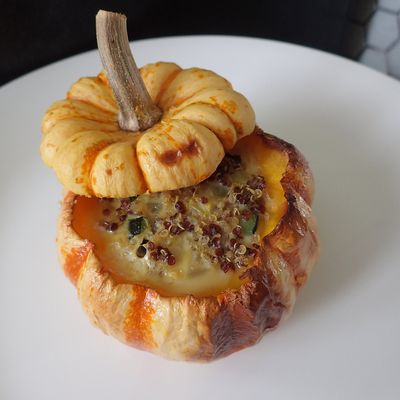 Courges farçies aux courgettes, quinoa et champignons