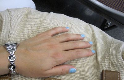 Bleu comme le bleu de mes ongles...