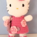 Hello Kitty en robe rose au crochet 