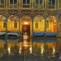 LILLE : La cour intérieure de la "Vieille Bourse", un soir de pluie (19 octobre 2013)