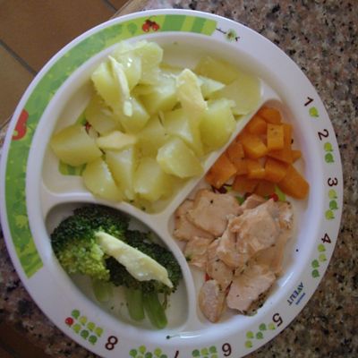 saumon en papilotte avec brocoli , carotte et pomme de terre à la vapeur!