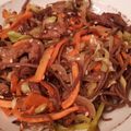 Un petit tour en Asie : wok de légumes, nouilles soba, sésame et porc