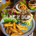 Black bun, black and pink burger 💕😚