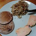 Foie gras cuit au sel, blinis aux épices et spaghetti de céleri aux figues et épices coordonnées