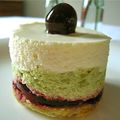 Italia ou entremets pistache/gelée de griottes/mousse chocolat blanc