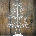 SAPIN EN METAL PATINE AVEC SES GRELOTS & PINCES BOUGIES & ETIQUETTES