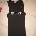 Haut de la marque Guess, couleur noir avec