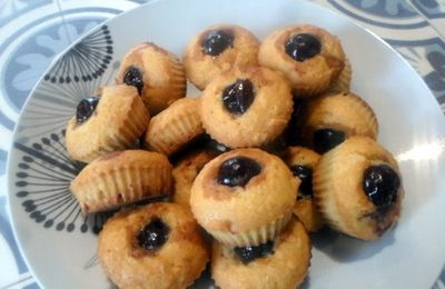 Petits gâteaux aux cerises à l'eau de vie