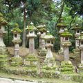 Le sanctuaire Kasuga On trouve à l'entrée du