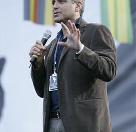 Georges Clooney dénonce le premier génocide du XXIè siècle - PORTRAIT