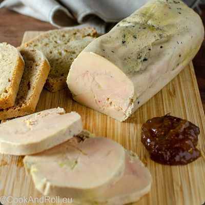 Foie gras mi-cuit au torchon (et au bouillon)