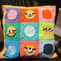 Coussin avec motifs "Minion" cadeau N°1 pour l'anniversaire de mon dernier petit-fils - changerai coussin intérieur trop plat !