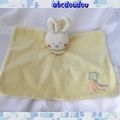 Doudou Plat Lapin Jaune Et Blanc Foulard Vert Cerf-Volant Bébérêve