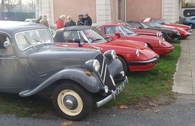 Voitures et motos anciennes à Ozoir (77)