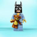 Batman en pijama avec son nounours !!!!