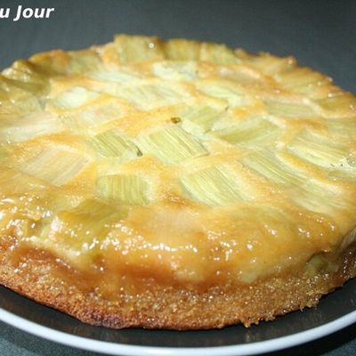 Gâteau renversé à la rhubarbe
