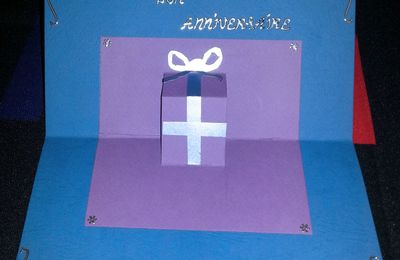 Comment faire une carte avec cadeau en 3D pour Noël ou pour un anniversaire...